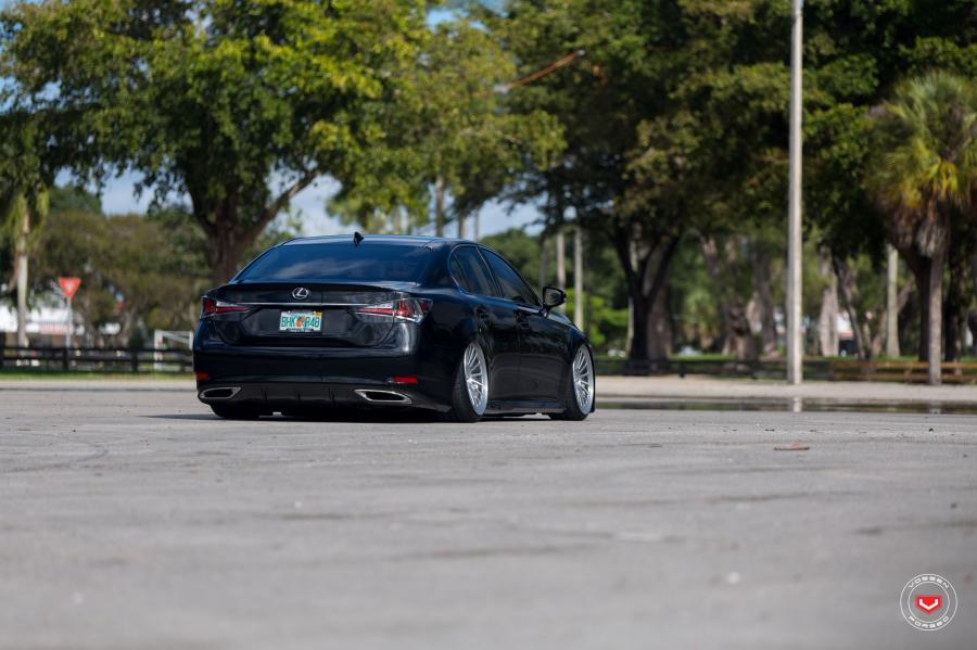  Lexus GS on Vossen Wheels (LC-106) 2016 года  (фото 19 из 61)